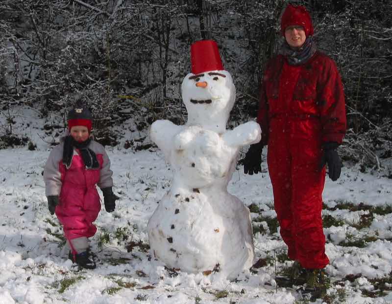 Der Schneemann liebt den Winter auch ;-)